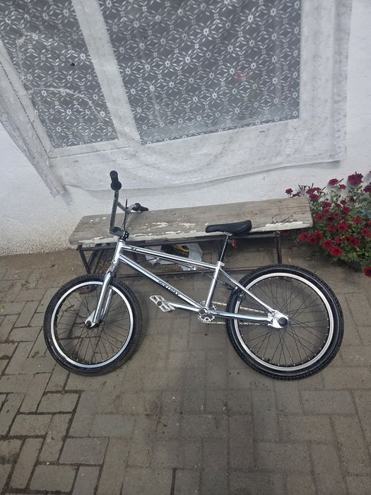 Продам бмх на низкой ценне
