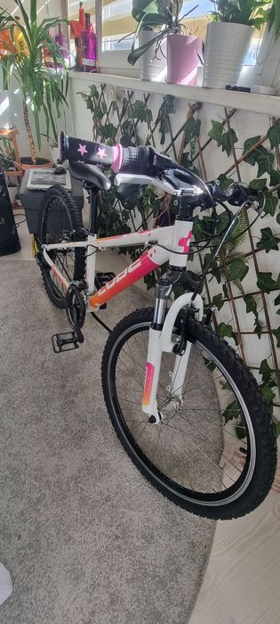 Bicicleta Cube R24 de fete