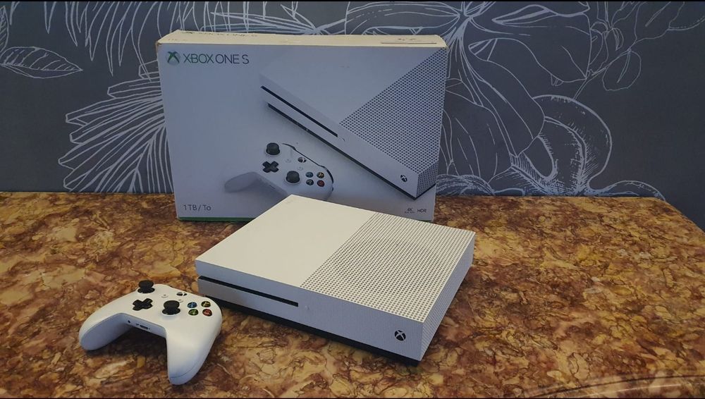 Xbox one s 1tb 1 controler si 2 bateri reincarcabile