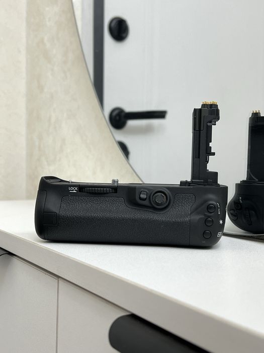 Батарейный блок (бустер) canon BG-E20