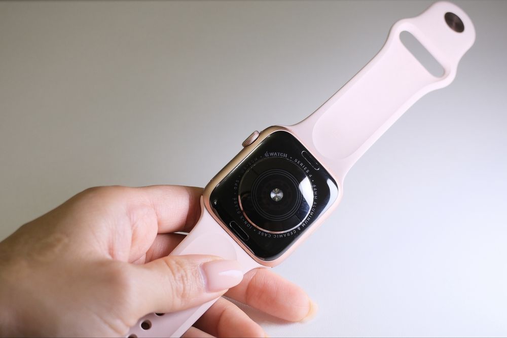 Продаю Apple Watch Series 4, 44mm