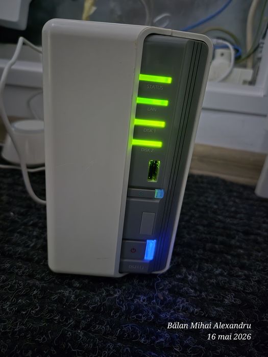 Synology DS211j NAS + 2x HDD WD 2TB (4TB total) – funcțional
