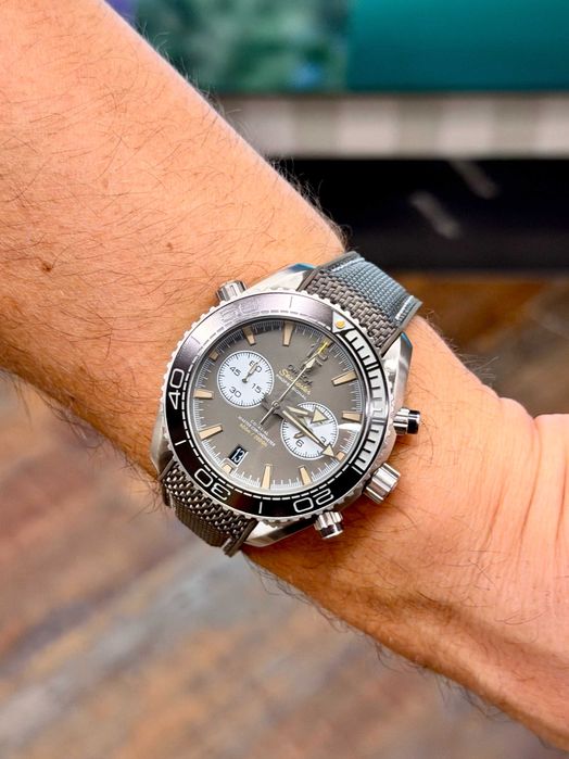 omega seamaster Сиво chrono