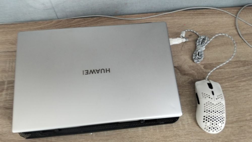 Ноутбук с комплектацией