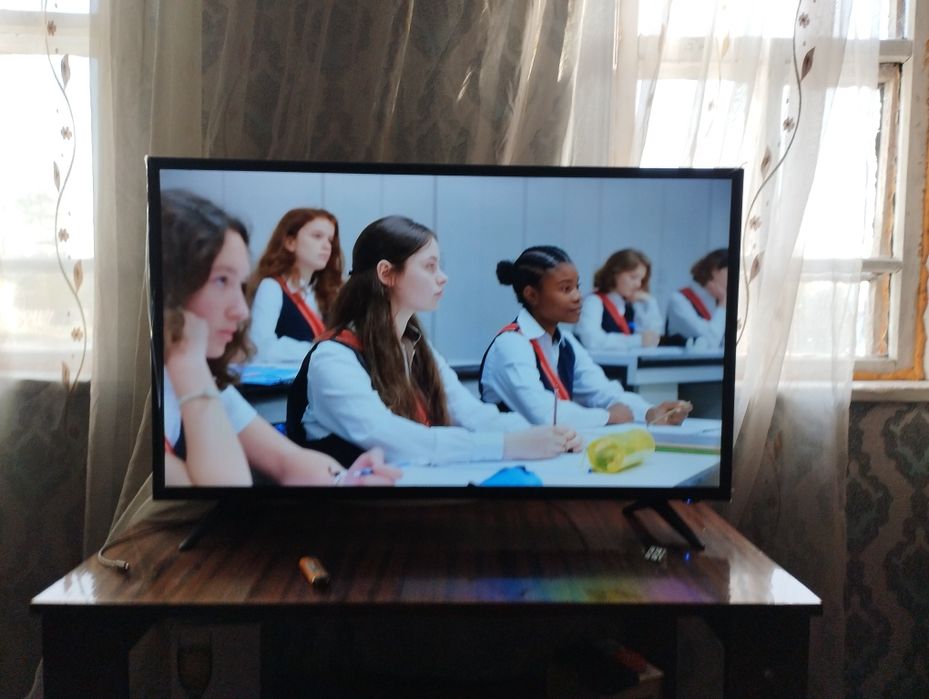 Продам телевизор смарт ТВ  43-109