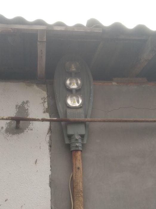 Фонарь продаёца для участка очень хорошый торг есть