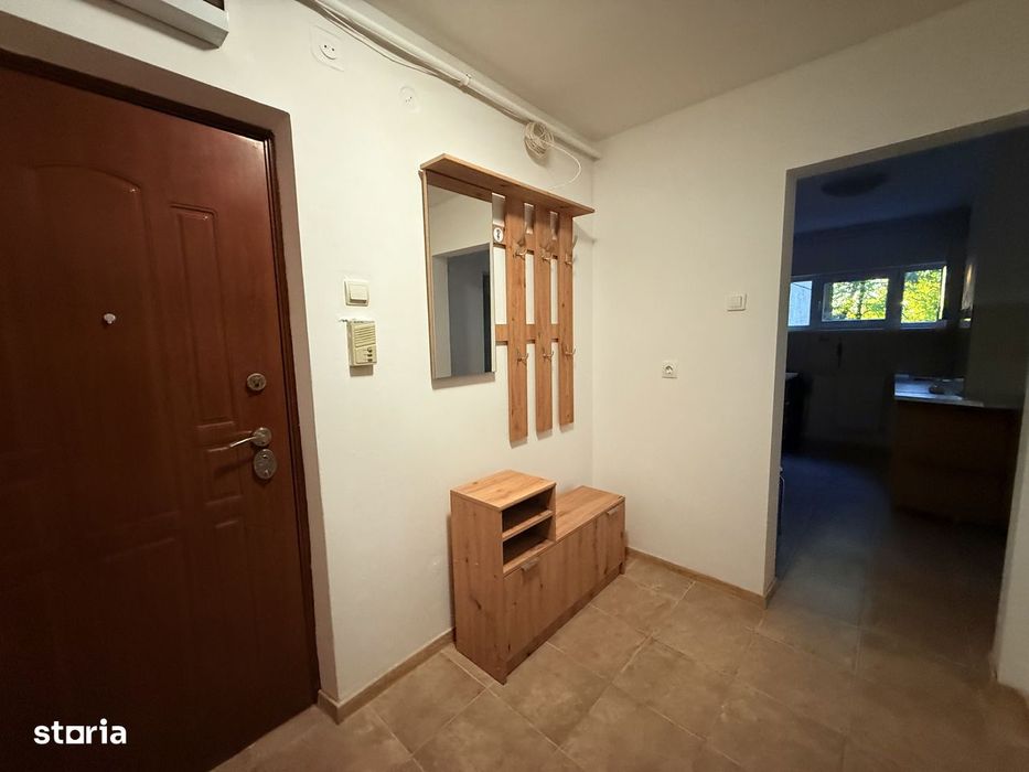 Inchiriez apartament cu 2 camere, decomandat, la doar 5 minute de UMF