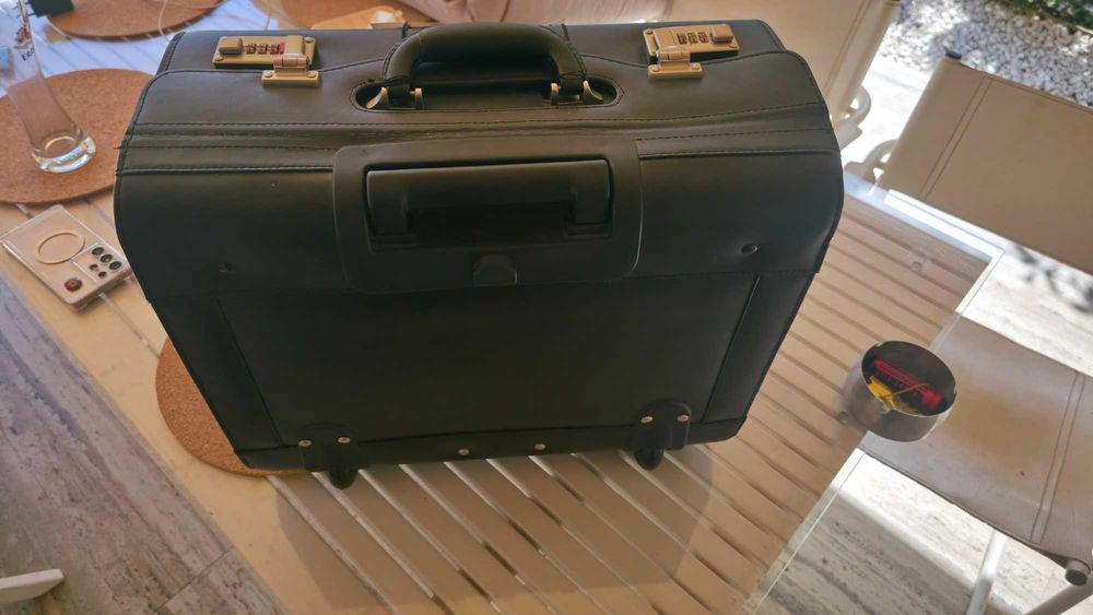 Troler/geanta NOU nefolosit la jumătate de pret adus din Germania ideal cadou