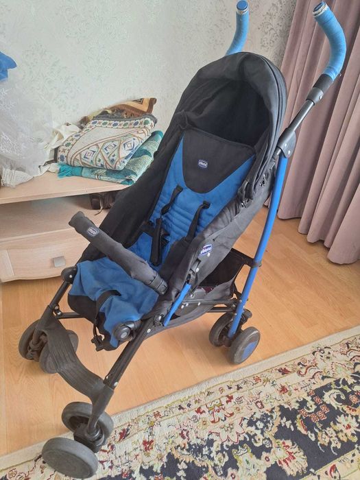 продам прогулочную коляску Chicco