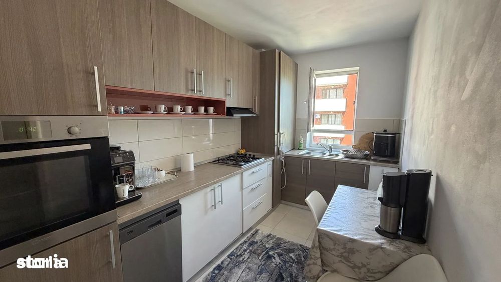 Apartament 2,5  camere, mobilat cu 2 balcoane