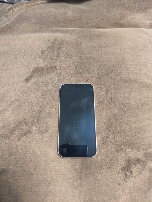 iPhone 13 в отличном состоянии