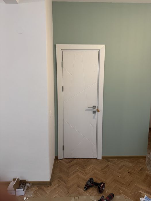 Монтаж на входни и интериорни врати.