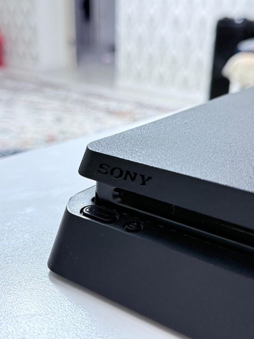 Sony playstation 4 slim