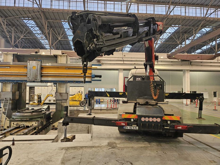 Transport utilaje relocari brasov camion cu macara