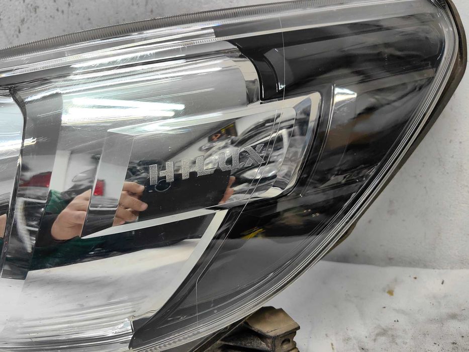 Оригинален фар Тойота Toyota Hilux