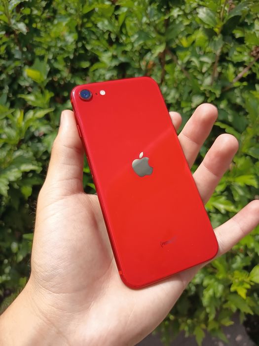 iPhone SE 2020 Roșu Perfect Funcțional Și În Condiție Estetică Buna
