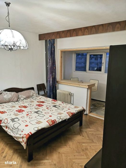 2 camere decomandate,Rovine, etajul 3, bloc cu lift,centrală termică