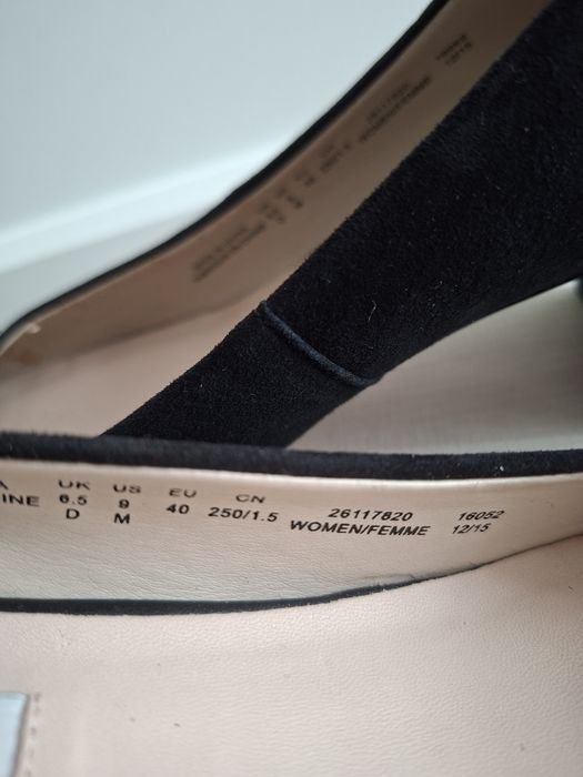 Pantofi negri eleganti din piele intoarsa Clarks
