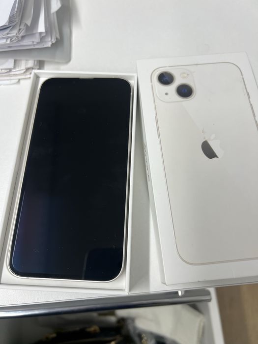 Продаю IPhone 13 белый