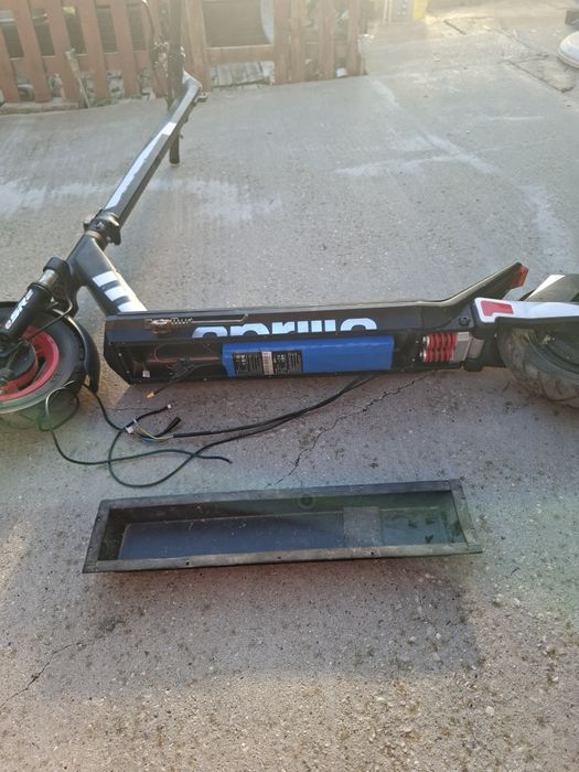 Vand Trotineta Electrica Aprilia eSR 2 DEFECTA