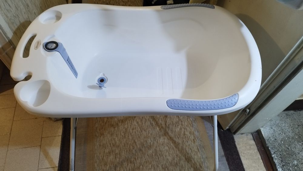 Вана със стойка на chipolino