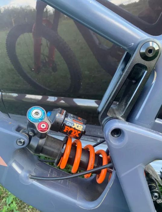 Bicicleta full suspension