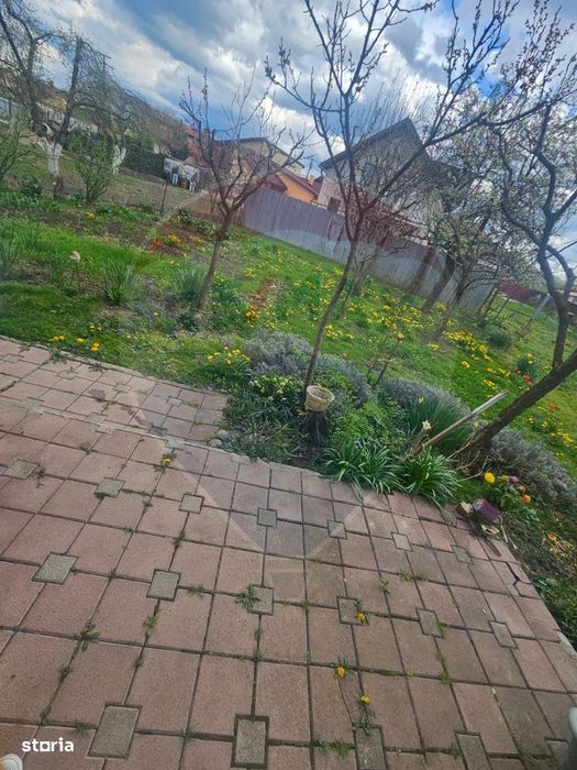 Casă / Vilă 5 camere, curte amenajată, mutare imediata