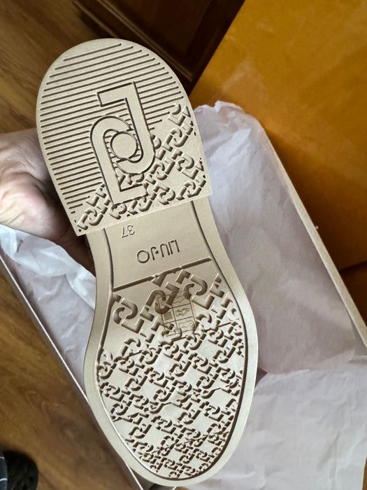 Нови и оригинални ботуши Liu Jo