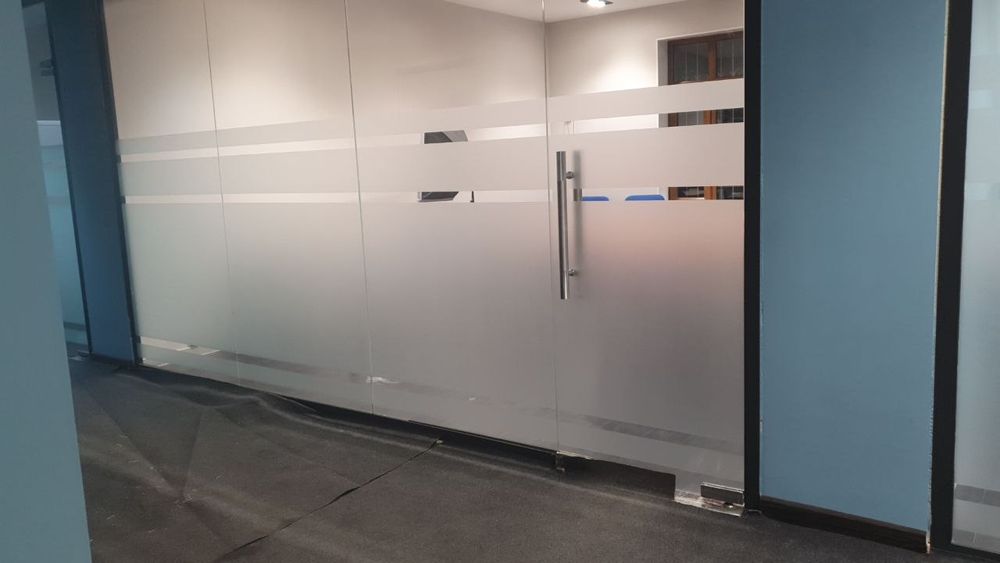 Reklama bo'rtma harflar va banner,arakal pechat va ustanofka xizmatlar