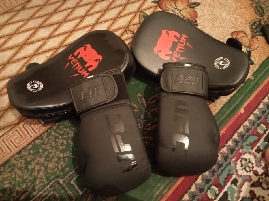 Перчатки и лапы новые !!!