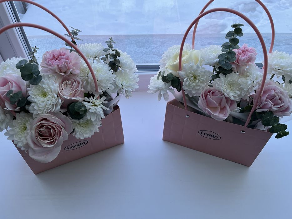 Цветы подарили сегодня