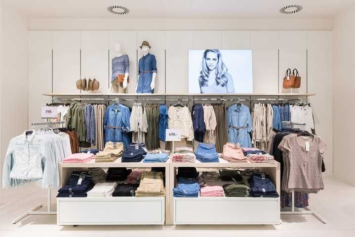 mobilier magazin haine incaltaminte posete etc aproape nou