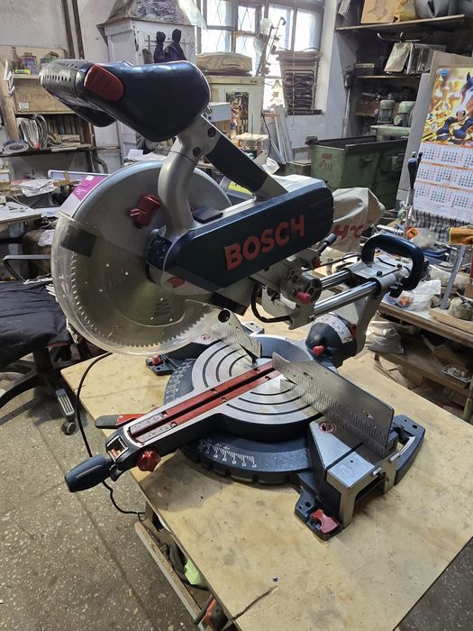 Торцовочная пила Bosch GCM 12 SD