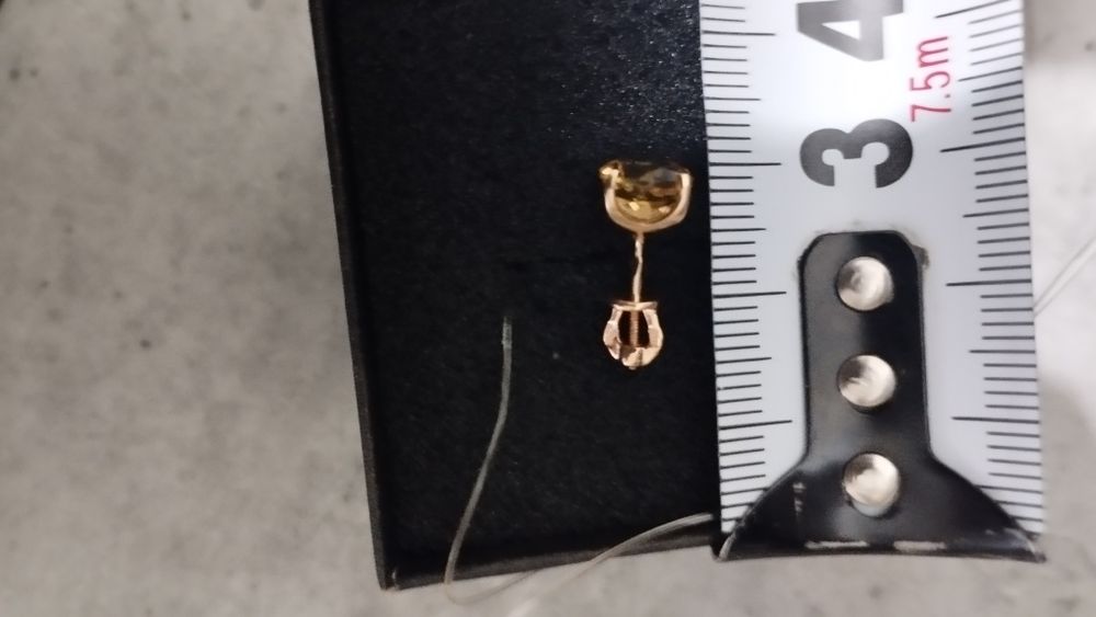 Продам золотые серьги