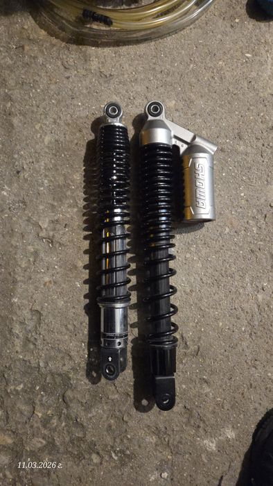 SHOWA  задни амортесьори