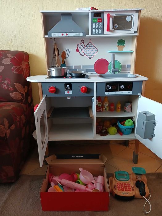 Детска дървена кухня изцяло оборудвана!