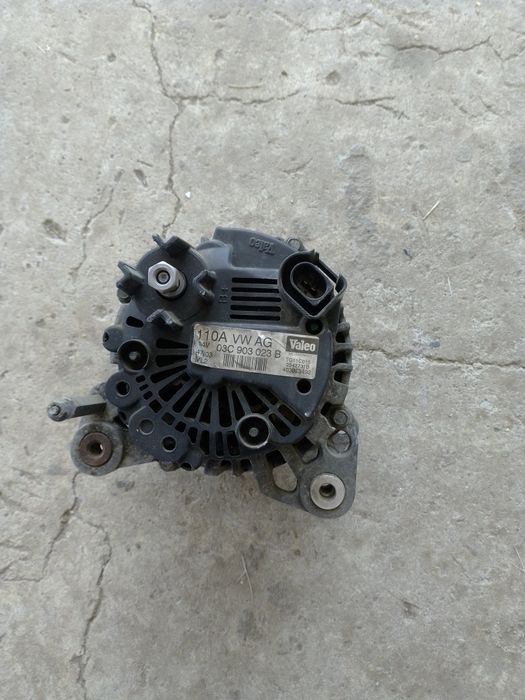 Vînd alternator golf 5 benzina 16 cod motor  bag
