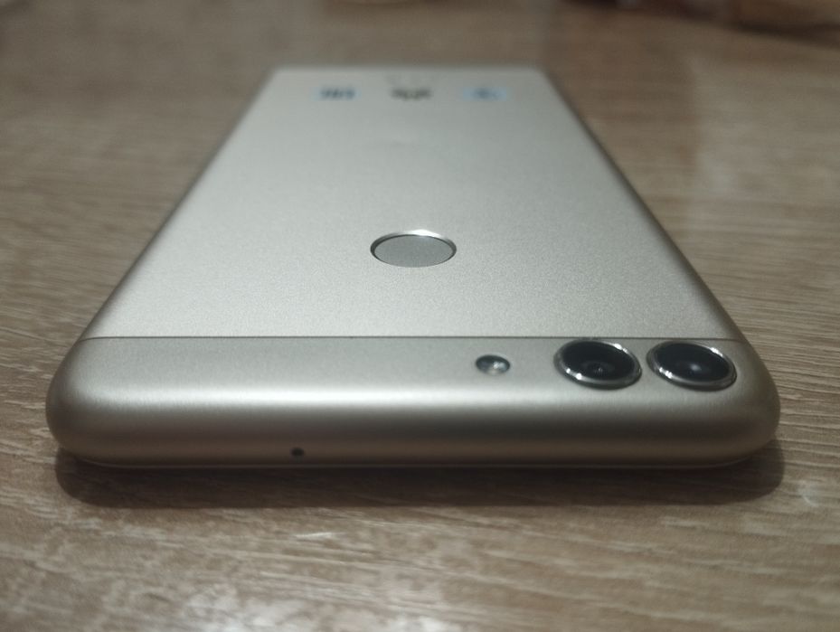 Huawei P Smart  в идеальном состоянии