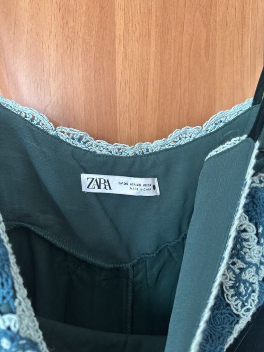 Дълга велурена рокля Zara с плетен детайл