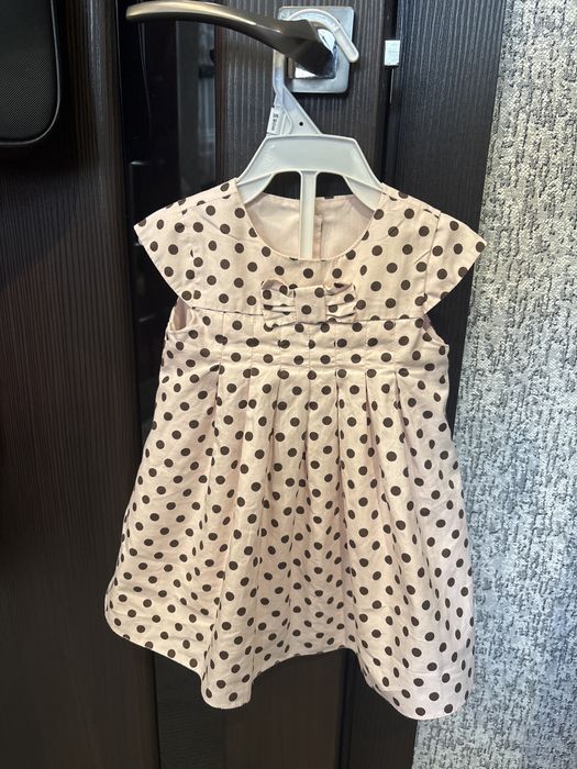 Продам костюмчики и платья  на девочку 0-3 мес