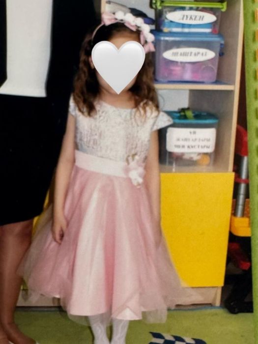Платье нарядное, детское! На 5 лет!