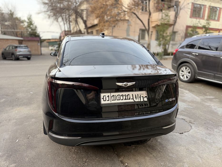 Hongqi E-QM5 431km 2024 yili 49000km yurgan kraska toza