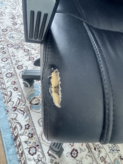 Кресло кожанное офисное б/у