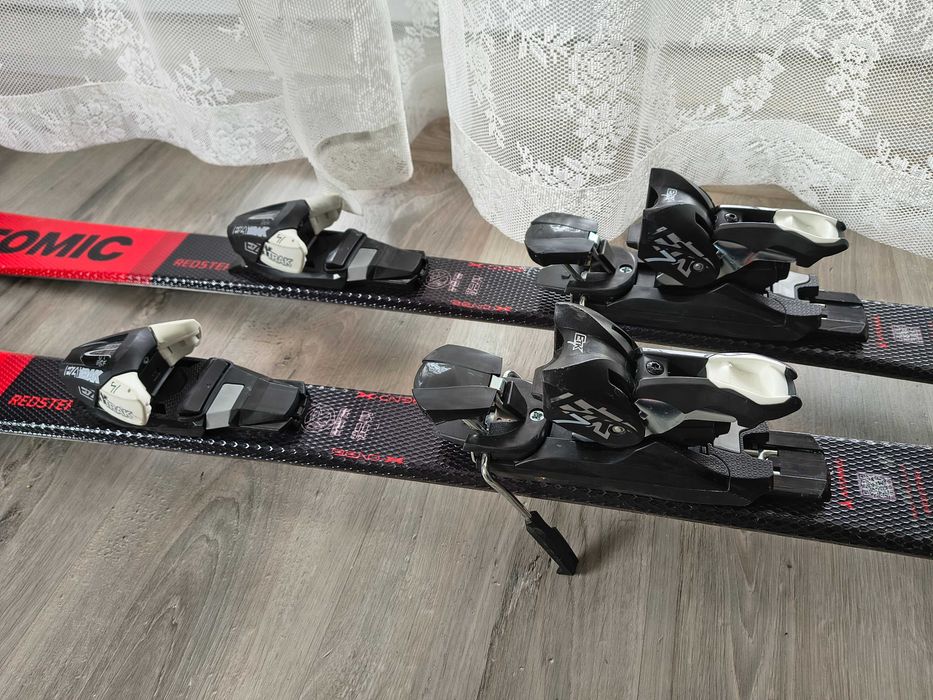 Schiuri Atomic 130 mm aproape noi pentru copii 9-13 ani