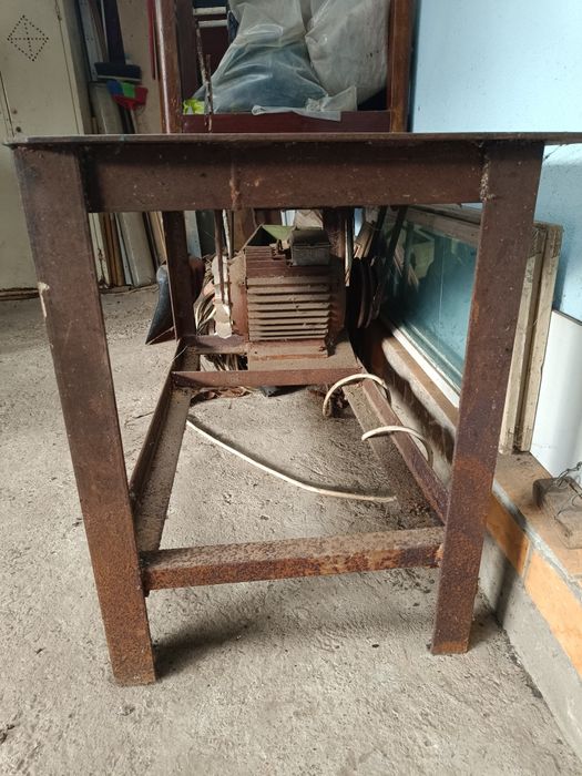 Masă circular ,circular trifazic