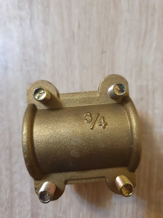 Врезной хомут для труб диаметром 20см.