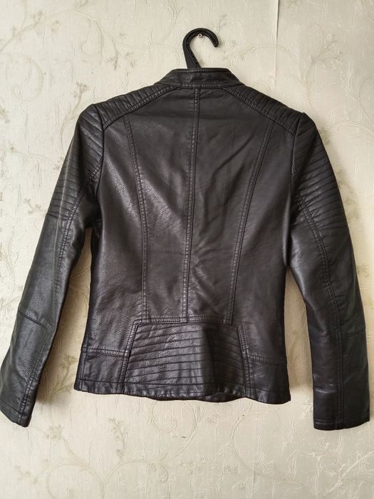 Кожаная женская куртка