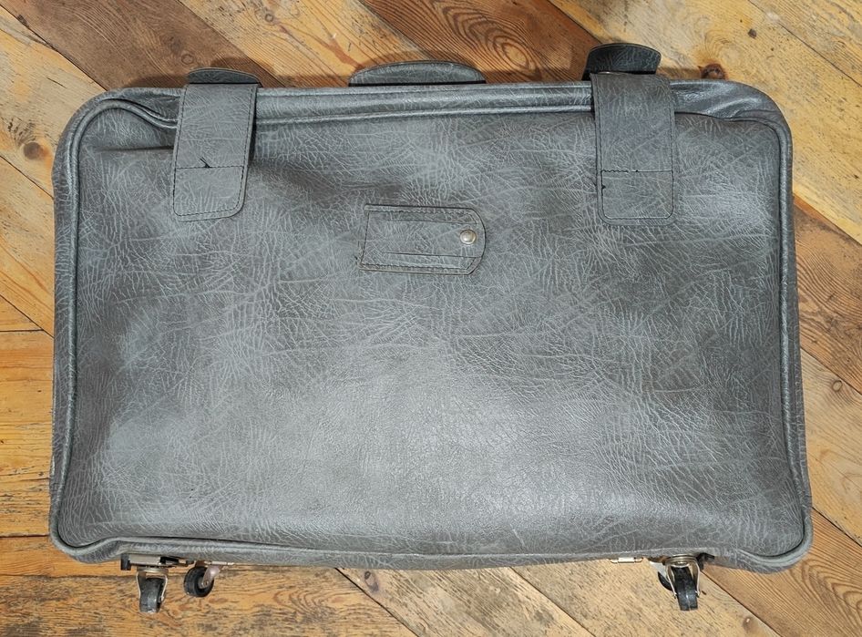 Продаются чемоданы