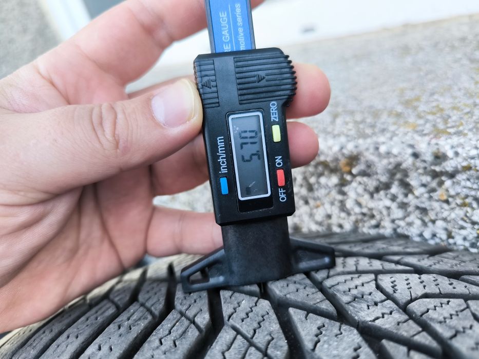 Зимни гуми 205/55/16 с джанти.