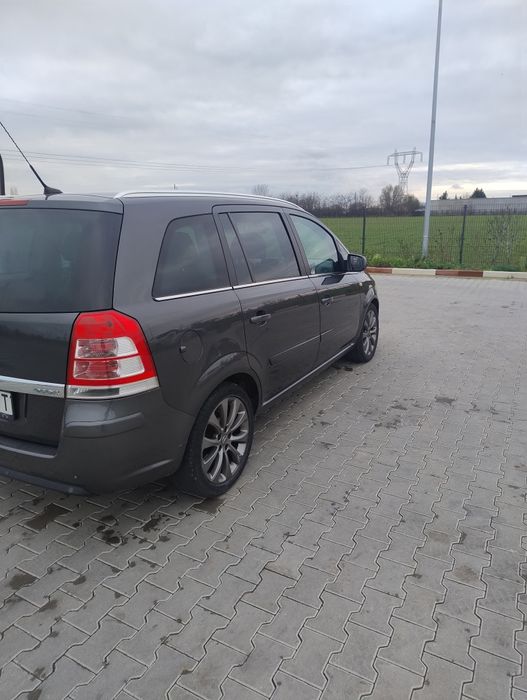Vând Opel Zafira 2012